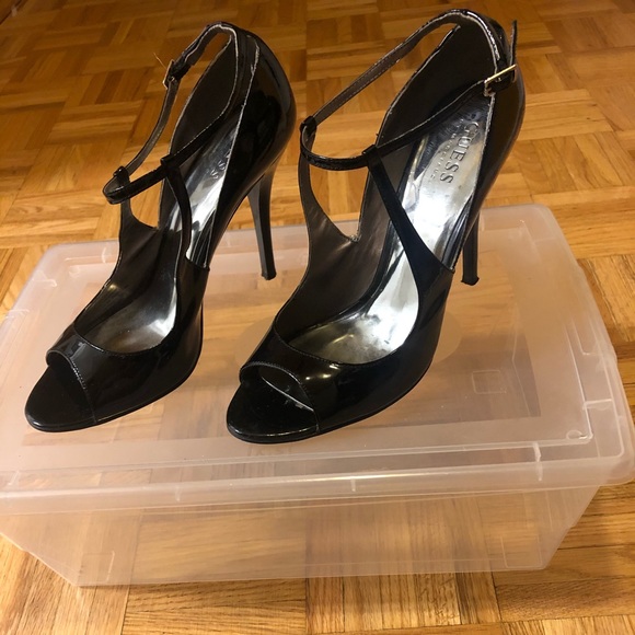 Shiny black open toe Guess heels - Picture 2 of 3